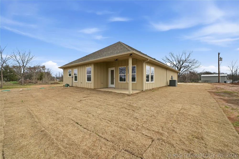 116 8th Avenue Colbert, OK 74733