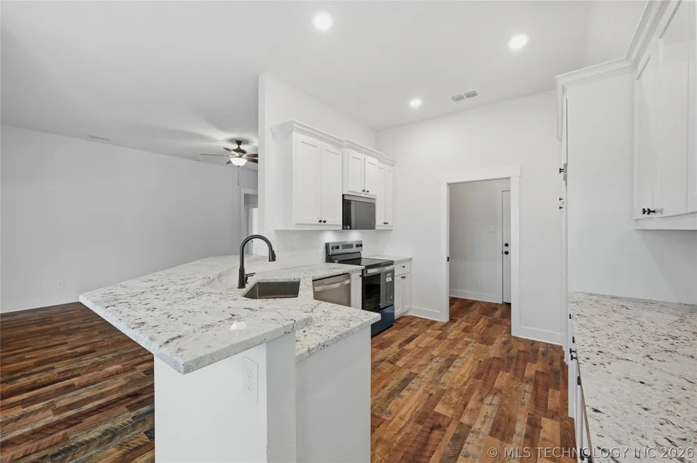 116 8th Avenue Colbert, OK 74733