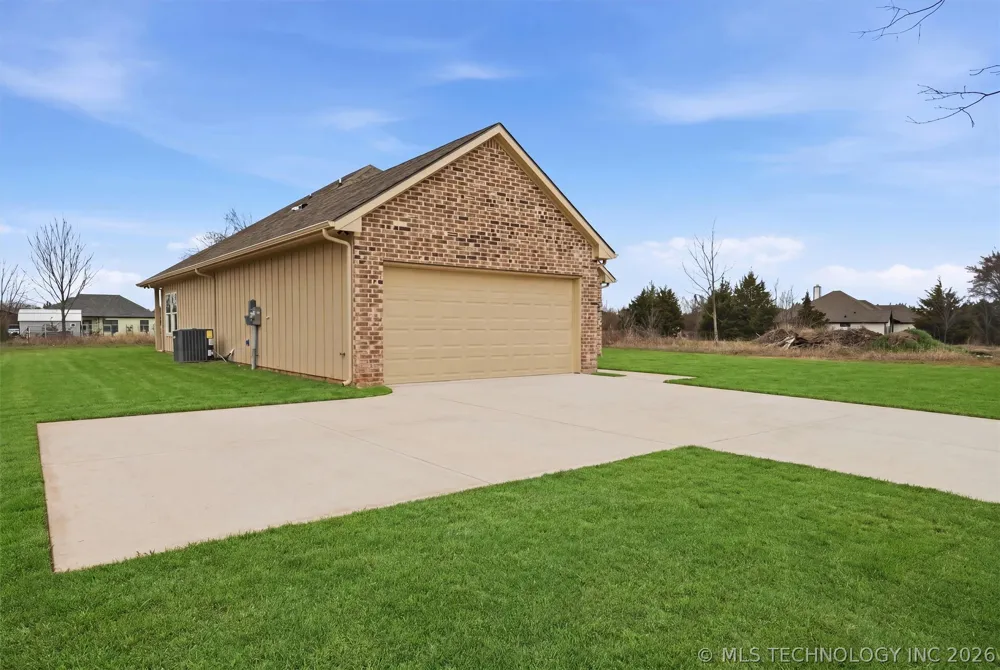 116 8th Avenue Colbert, OK 74733