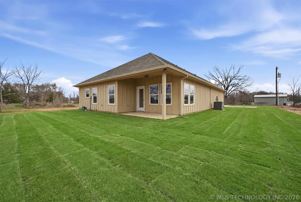 116 8th Avenue Colbert, OK 74733