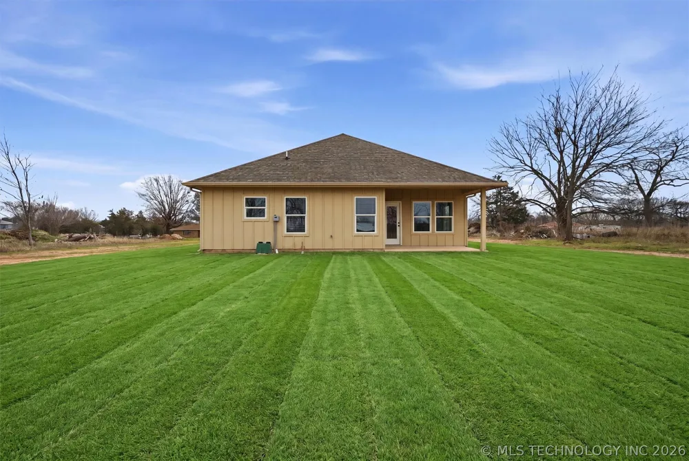 116 8th Avenue Colbert, OK 74733