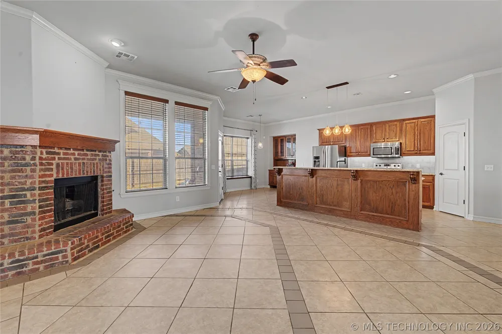 1211 E 135th Street S Glenpool, OK 74033