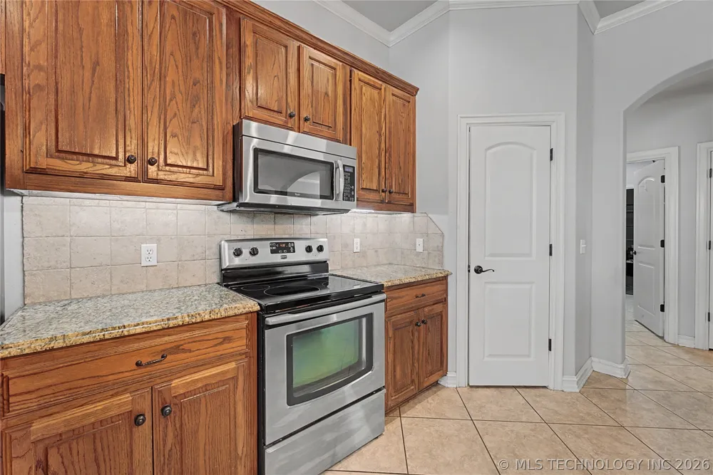 1211 E 135th Street S Glenpool, OK 74033