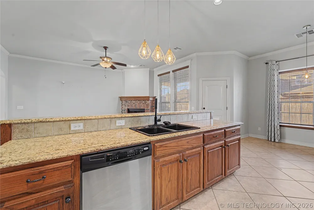 1211 E 135th Street S Glenpool, OK 74033