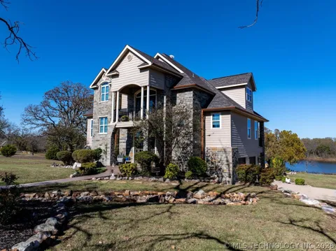 2973 Lakeside Circle