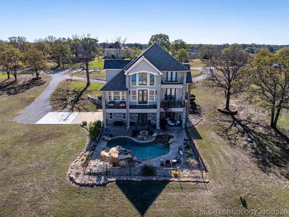 2973 Lakeside Circle Atoka, OK 74525