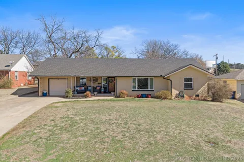 1506 Crescent Drive
