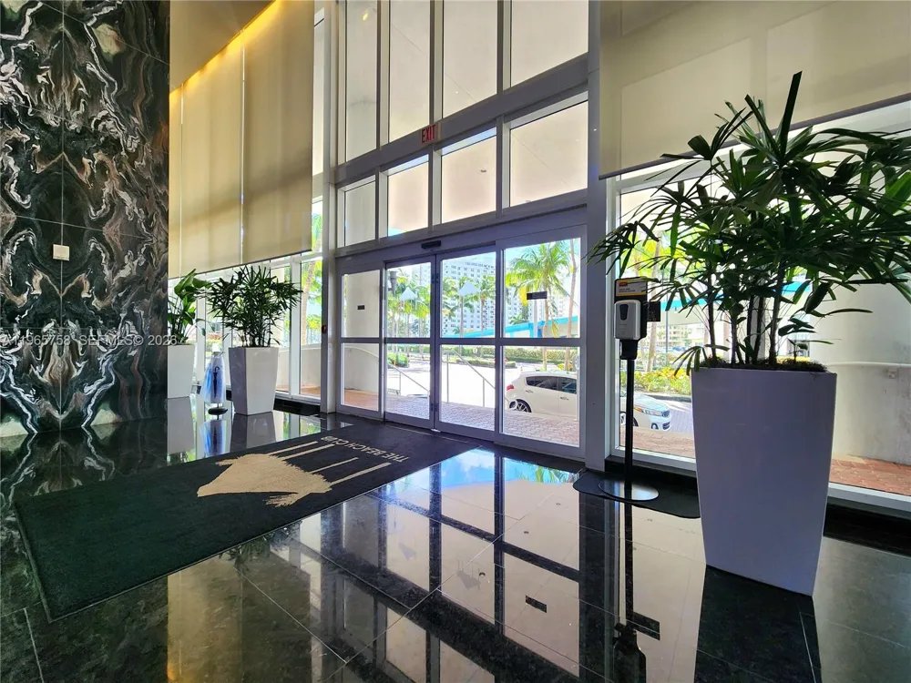1800 S Ocean Dr #2406 Hallandale Beach, FL 33009