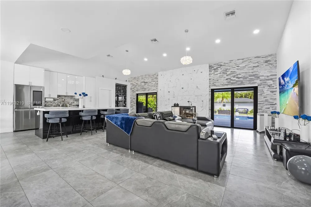 14651 SW 16th St Davie, FL 33325