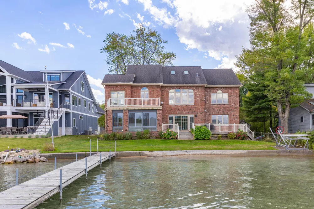 21344 Carlton Avenue