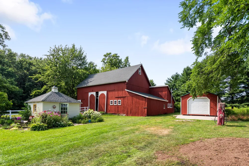 6475 Olive Branch Road Galien, MI 49113