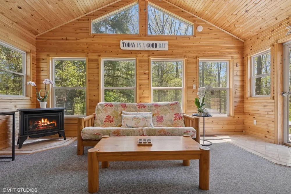 6490 E Chikaming Sawyer, MI 49125