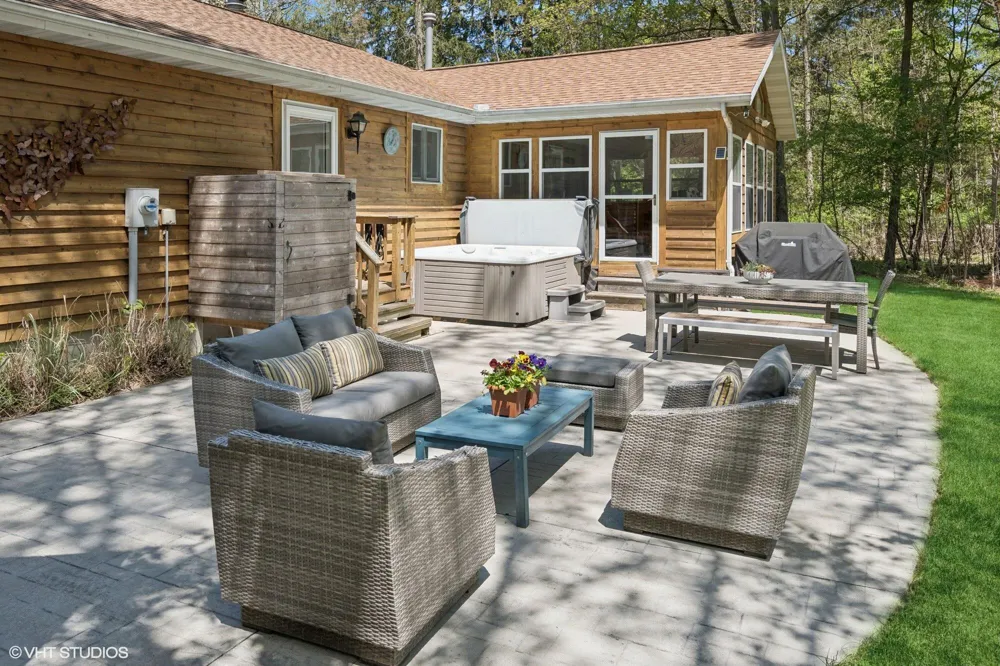 6490 E Chikaming Sawyer, MI 49125