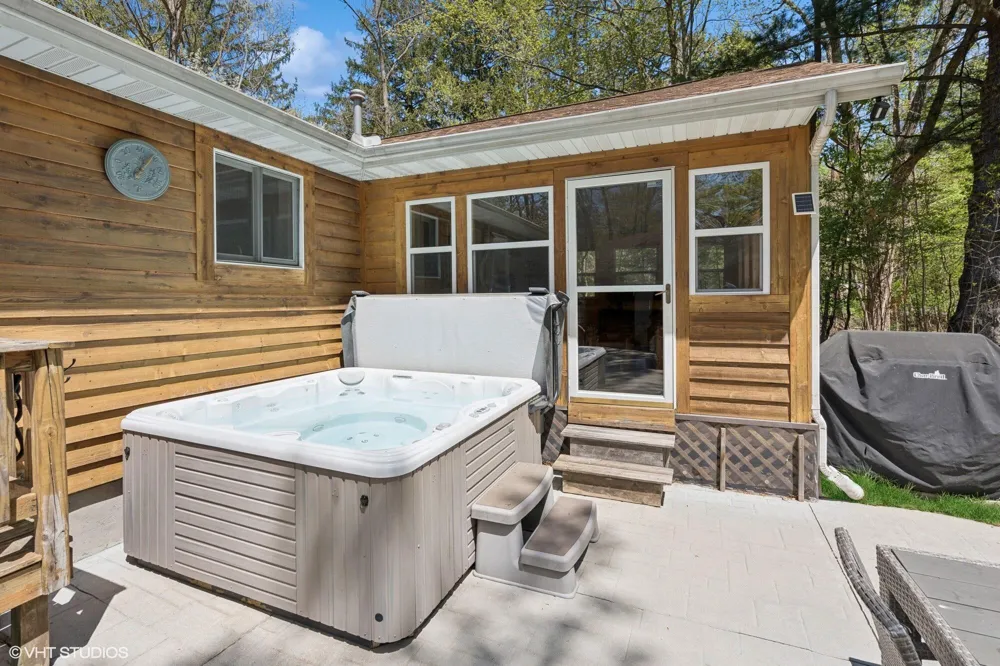 6490 E Chikaming Sawyer, MI 49125