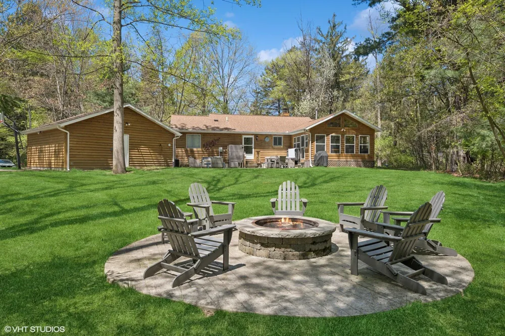 6490 E Chikaming Sawyer, MI 49125