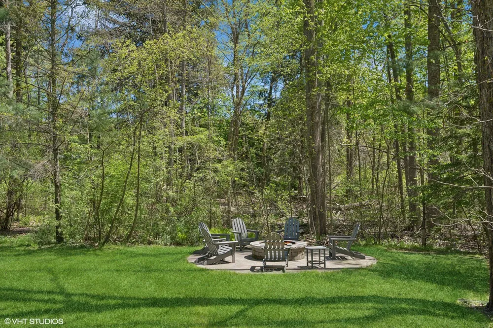 6490 E Chikaming Sawyer, MI 49125