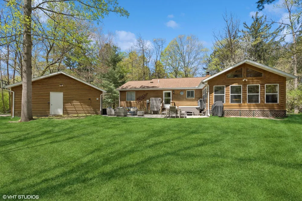 6490 E Chikaming Sawyer, MI 49125
