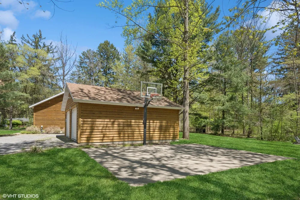 6490 E Chikaming Sawyer, MI 49125