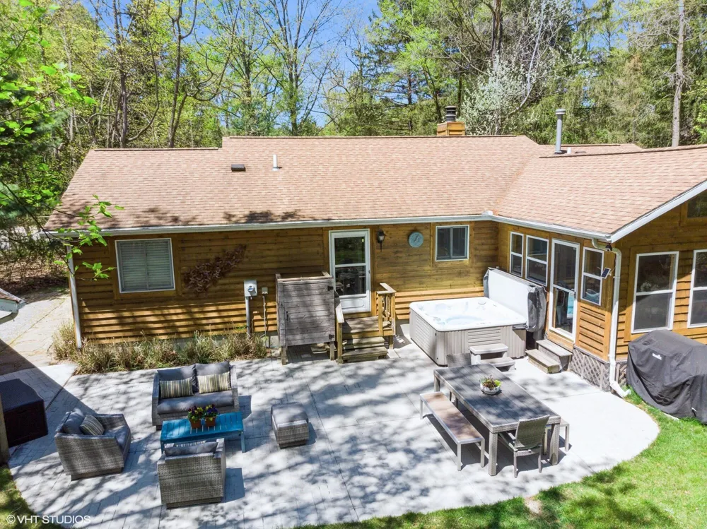 6490 E Chikaming Sawyer, MI 49125