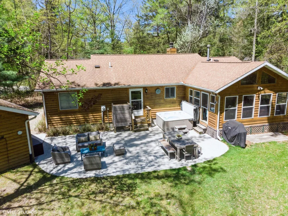 6490 E Chikaming Sawyer, MI 49125
