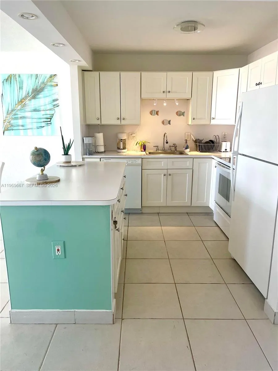 1817 S Ocean Dr #219 Hallandale Beach, FL 33009