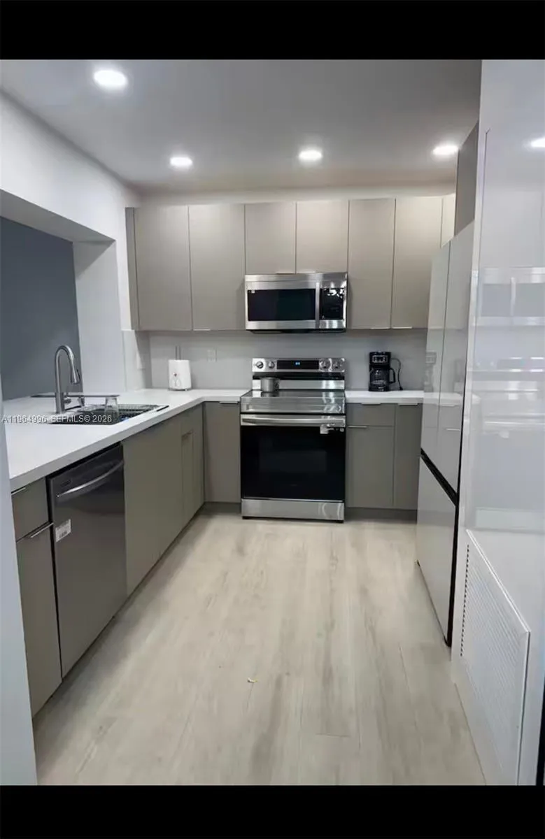 508 De Leon Dr Miami Springs, FL 33166