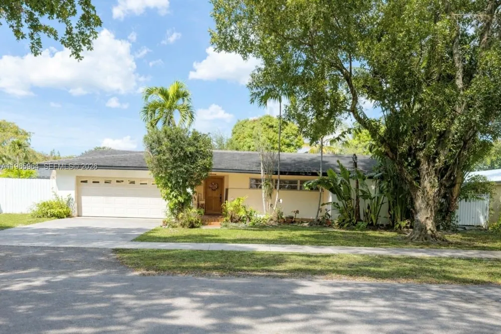 7355 Poinciana Ct Miami Lakes, FL 33014