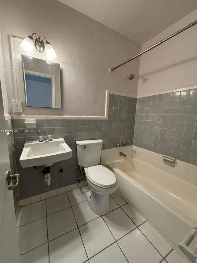 301 Sharar Ave #4 Opa-Locka, FL 33054