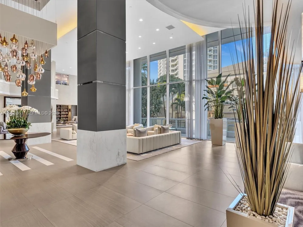 21150 Point Pl #305 Aventura, FL 33180