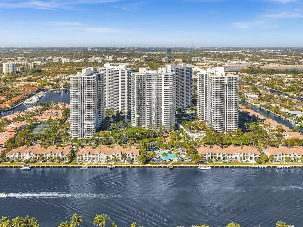 21150 Point Pl #305 Aventura, FL 33180