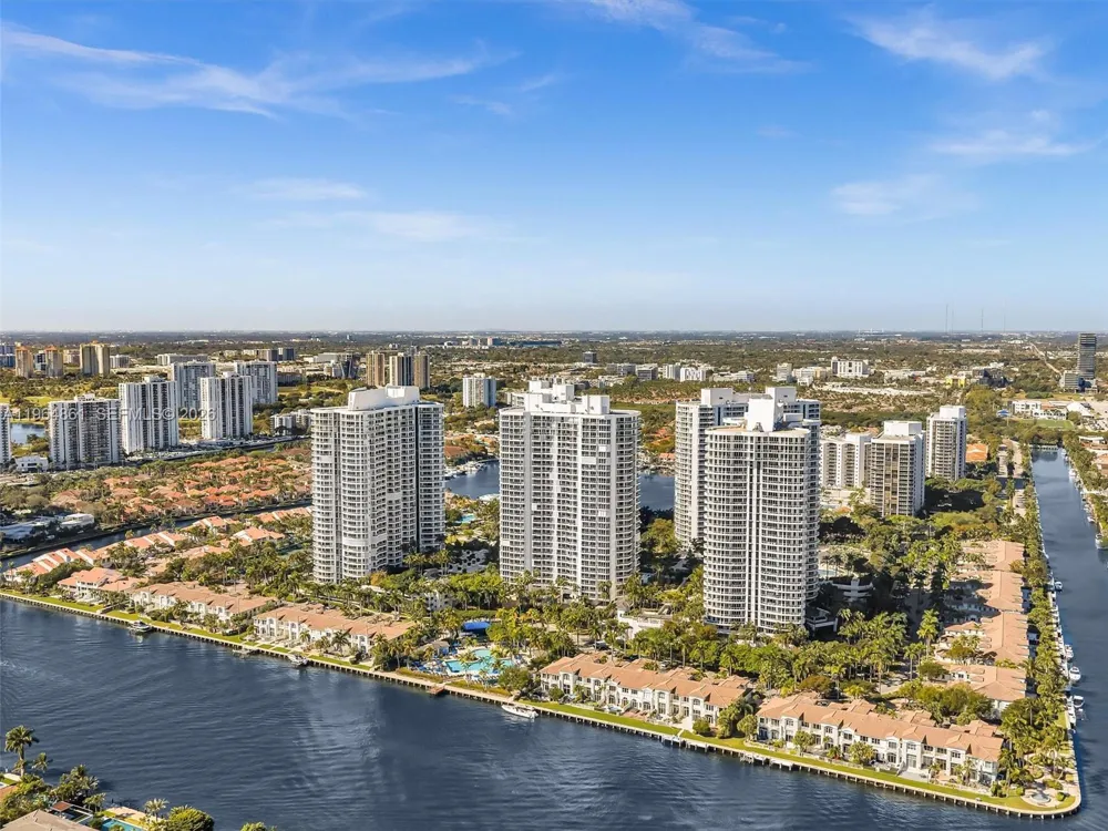 21150 Point Pl #305 Aventura, FL 33180