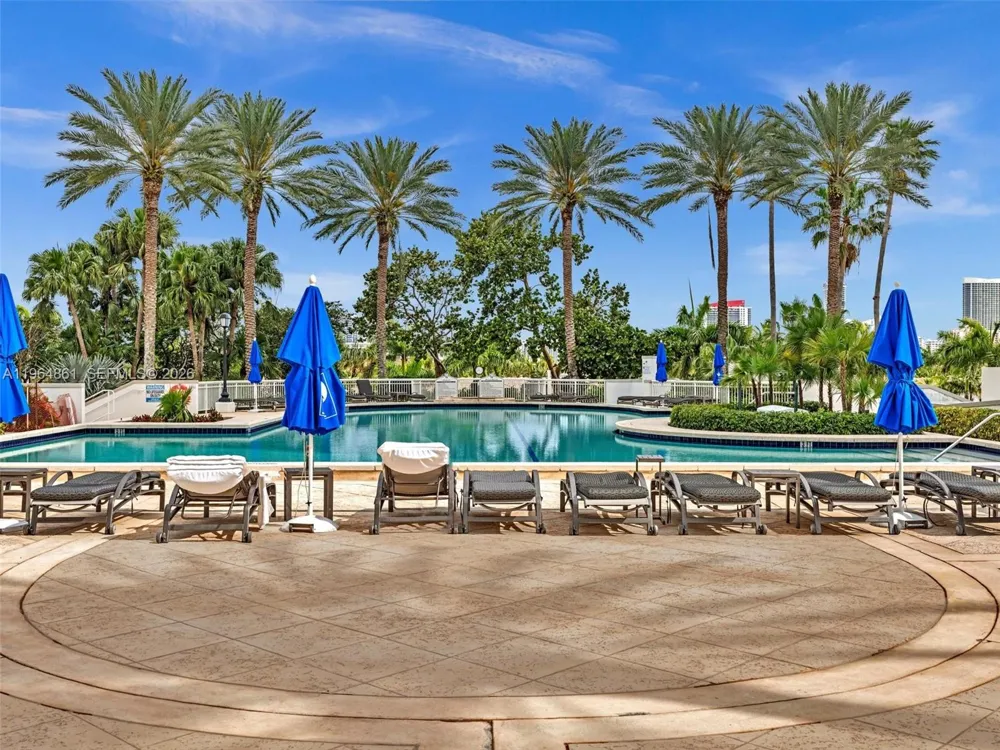 21150 Point Pl #305 Aventura, FL 33180