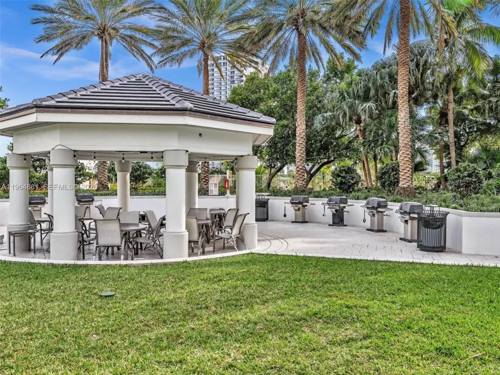 21150 Point Pl #305 Aventura, FL 33180