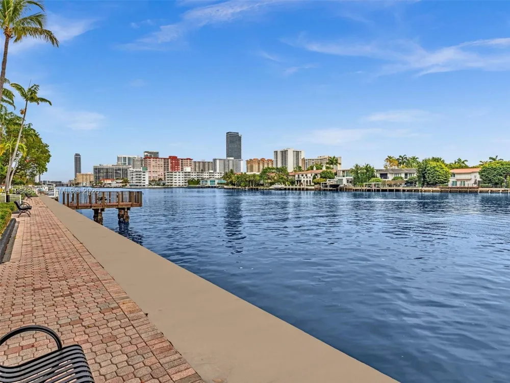 21150 Point Pl #305 Aventura, FL 33180