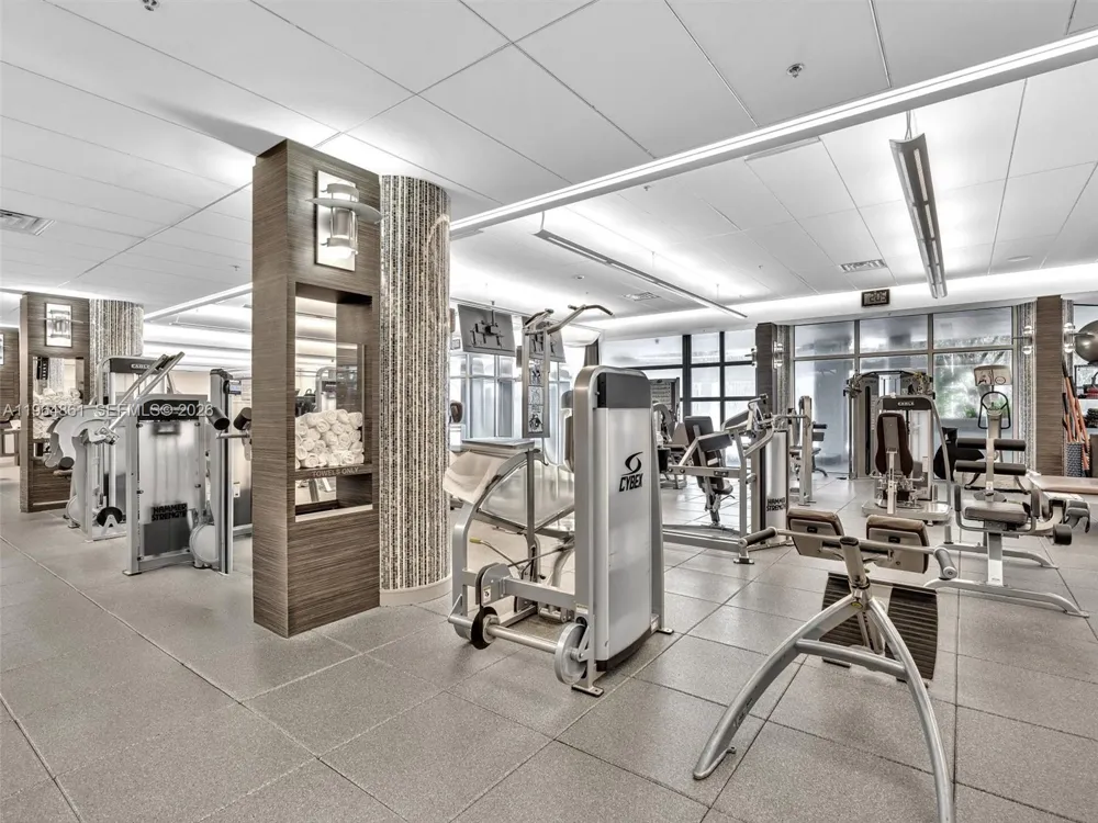 21150 Point Pl #305 Aventura, FL 33180