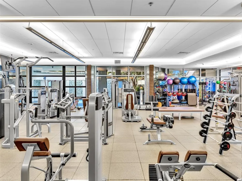 21150 Point Pl #305 Aventura, FL 33180