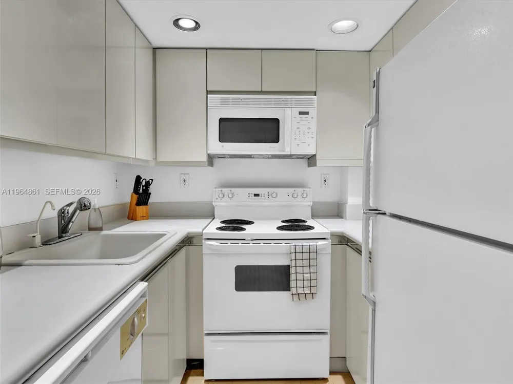 21150 Point Pl #305 Aventura, FL 33180