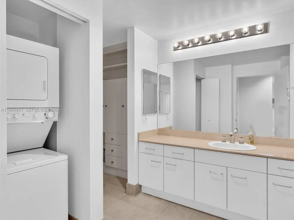 21150 Point Pl #305 Aventura, FL 33180