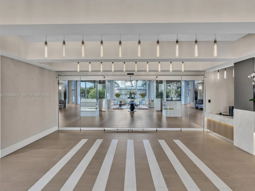 21150 Point Pl #305 Aventura, FL 33180