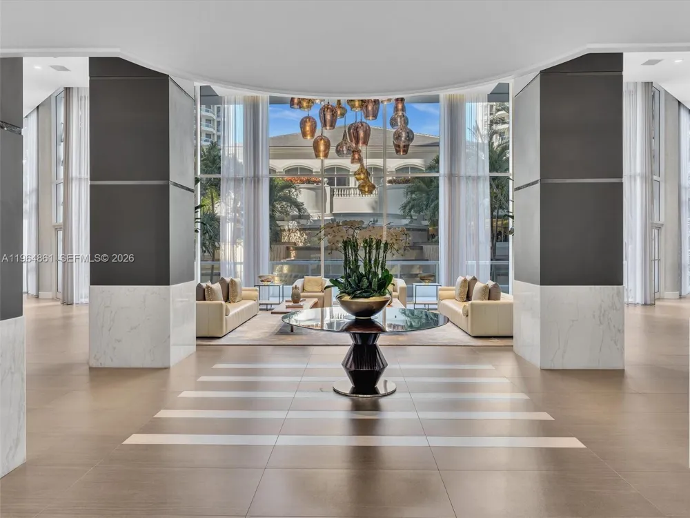 21150 Point Pl #305 Aventura, FL 33180