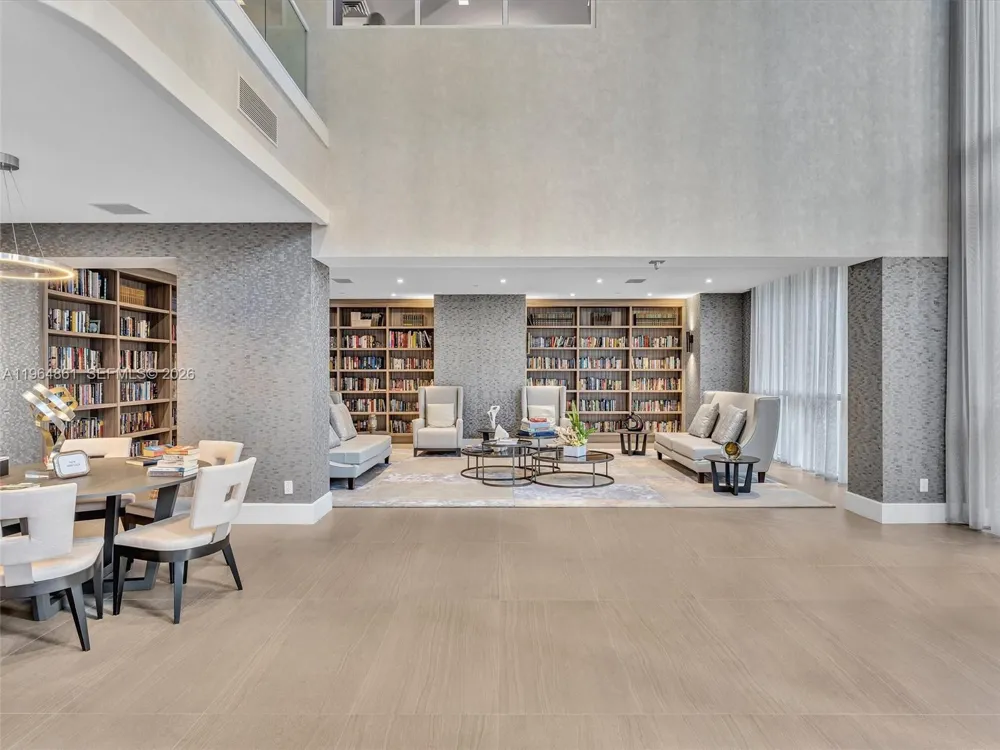 21150 Point Pl #305 Aventura, FL 33180