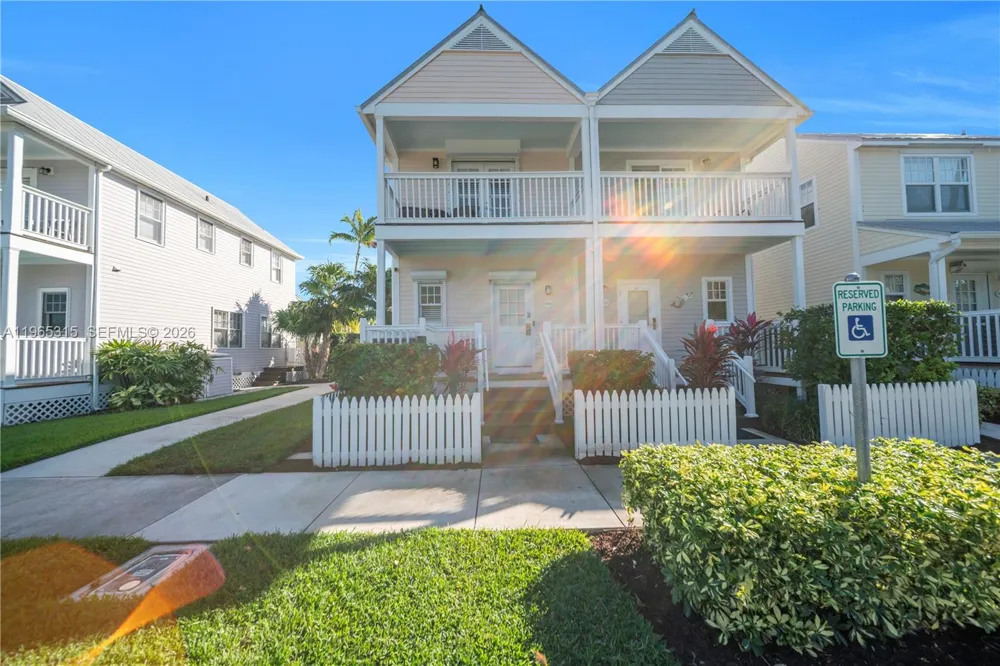 7026 Harbor Village Dr Duck, FL 33050