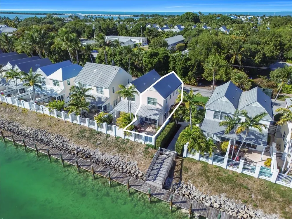 7026 Harbor Village Dr Duck, FL 33050