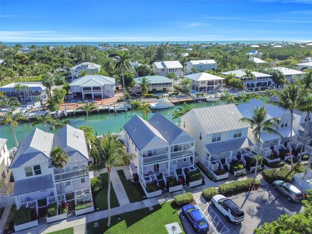 7026 Harbor Village Dr Duck, FL 33050