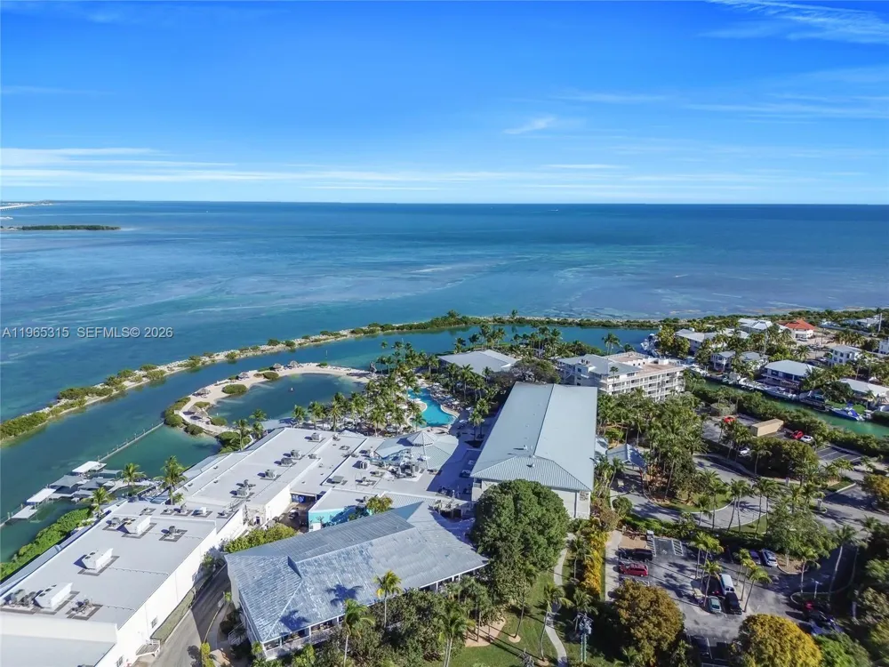 7026 Harbor Village Dr Duck, FL 33050