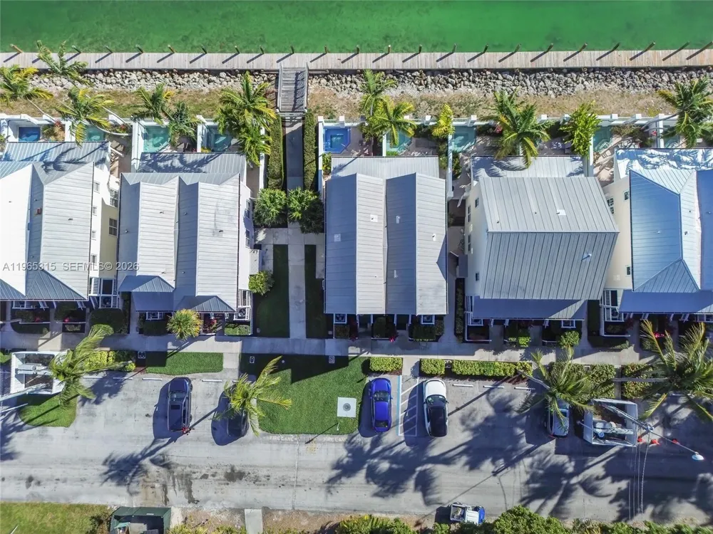 7026 Harbor Village Dr Duck, FL 33050