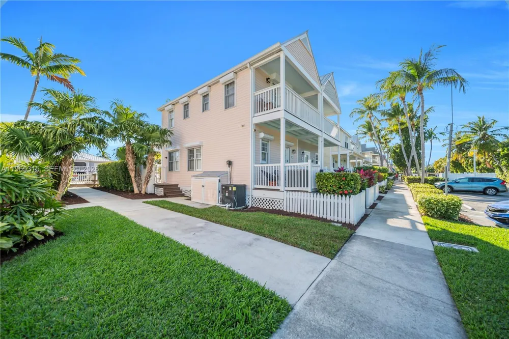 7026 Harbor Village Dr Duck, FL 33050