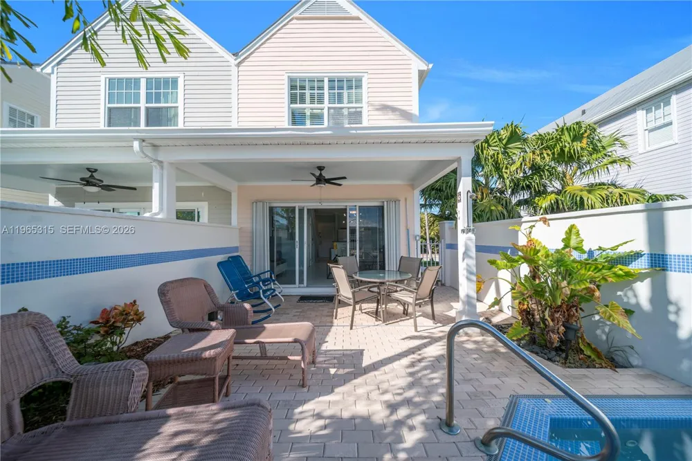 7026 Harbor Village Dr Duck, FL 33050
