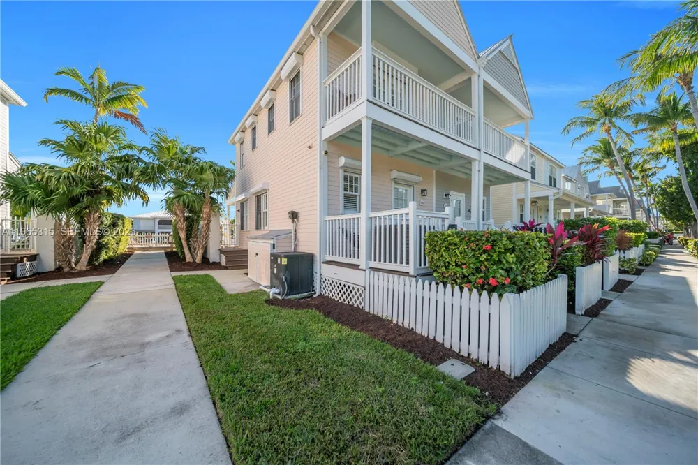 7026 Harbor Village Dr Duck, FL 33050