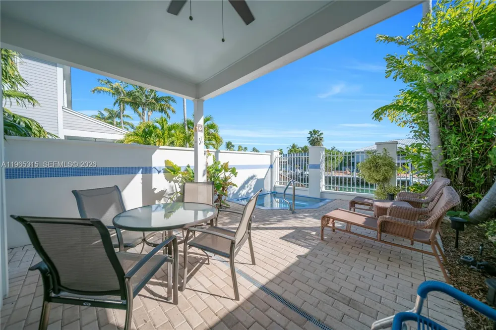 7026 Harbor Village Dr Duck, FL 33050